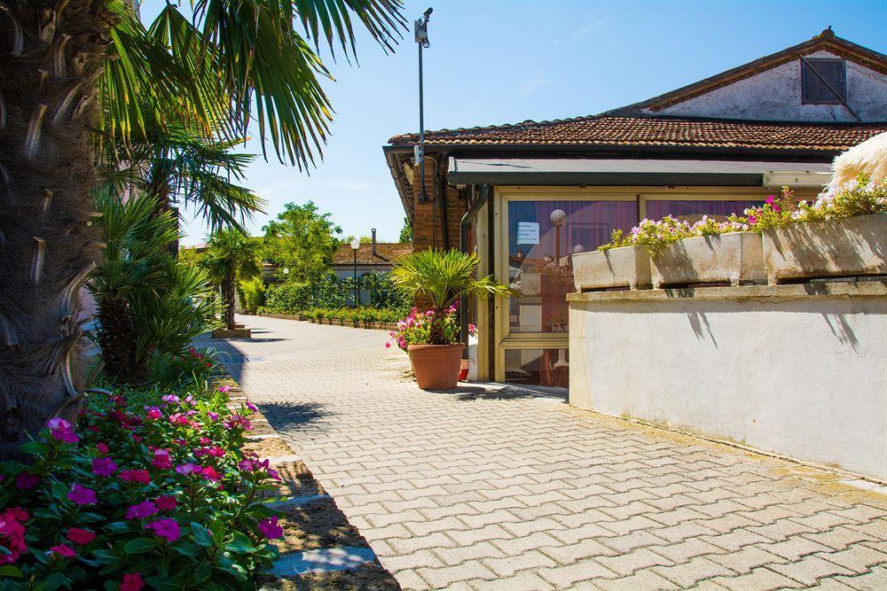 Aparthotel Costa Paradiso Lido Adriano Eksteriør billede