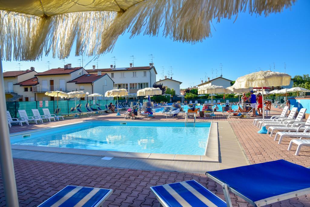 Aparthotel Costa Paradiso Lido Adriano Eksteriør billede