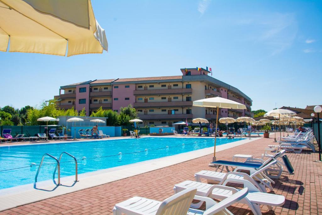 Aparthotel Costa Paradiso Lido Adriano Eksteriør billede