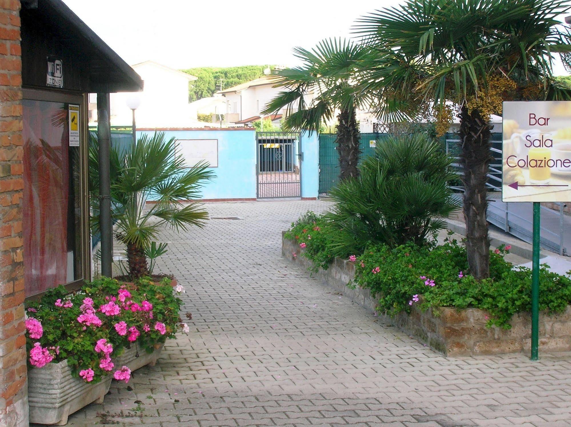 Aparthotel Costa Paradiso Lido Adriano Eksteriør billede