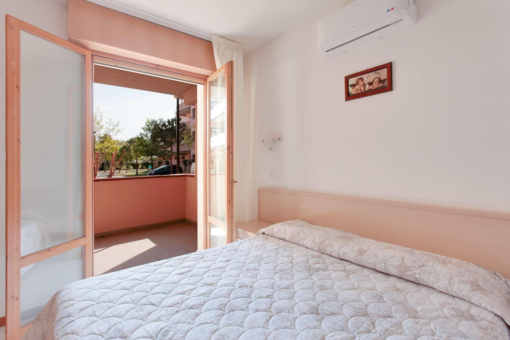 Aparthotel Costa Paradiso Lido Adriano Eksteriør billede