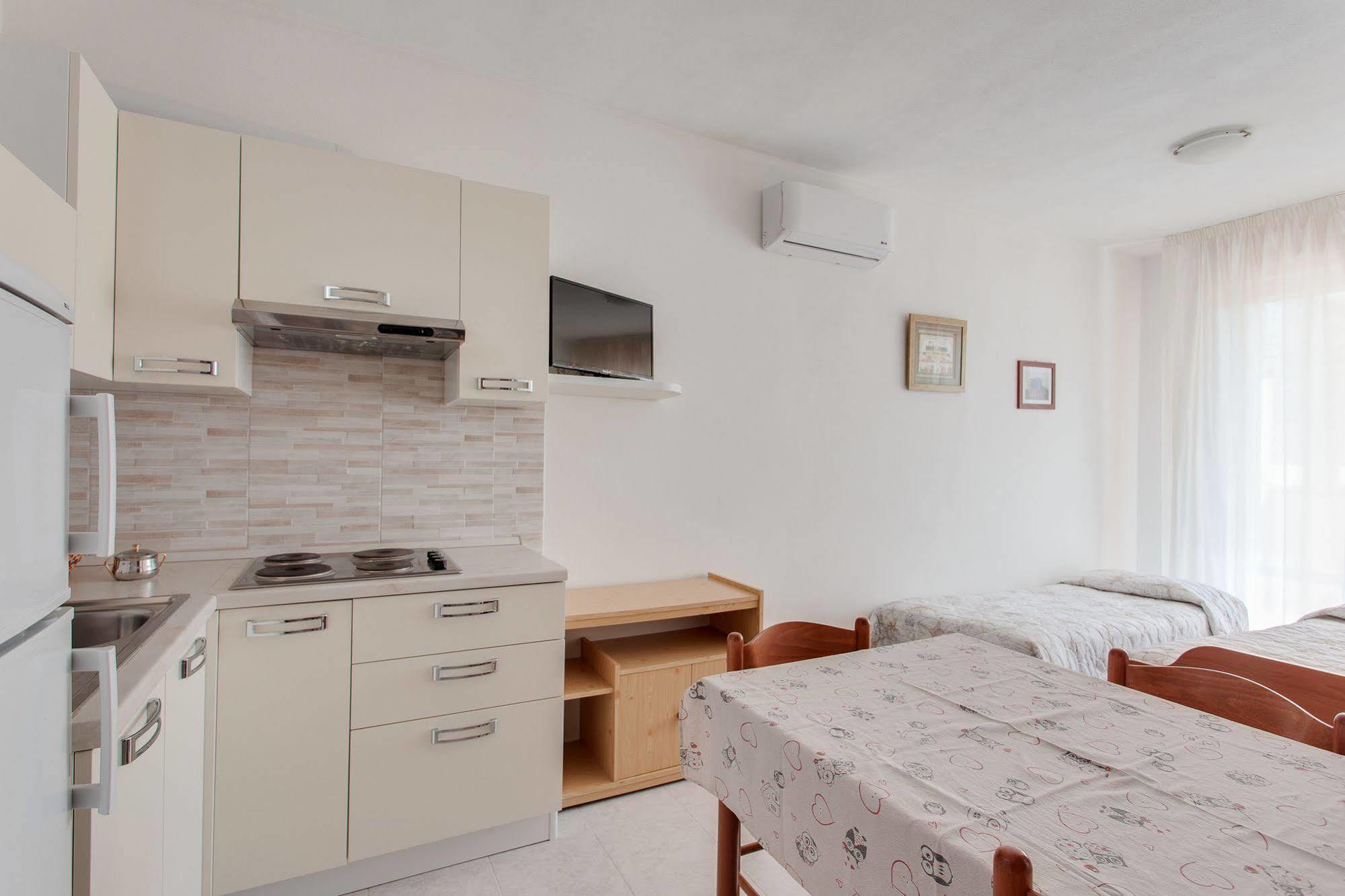 Aparthotel Costa Paradiso Lido Adriano Eksteriør billede