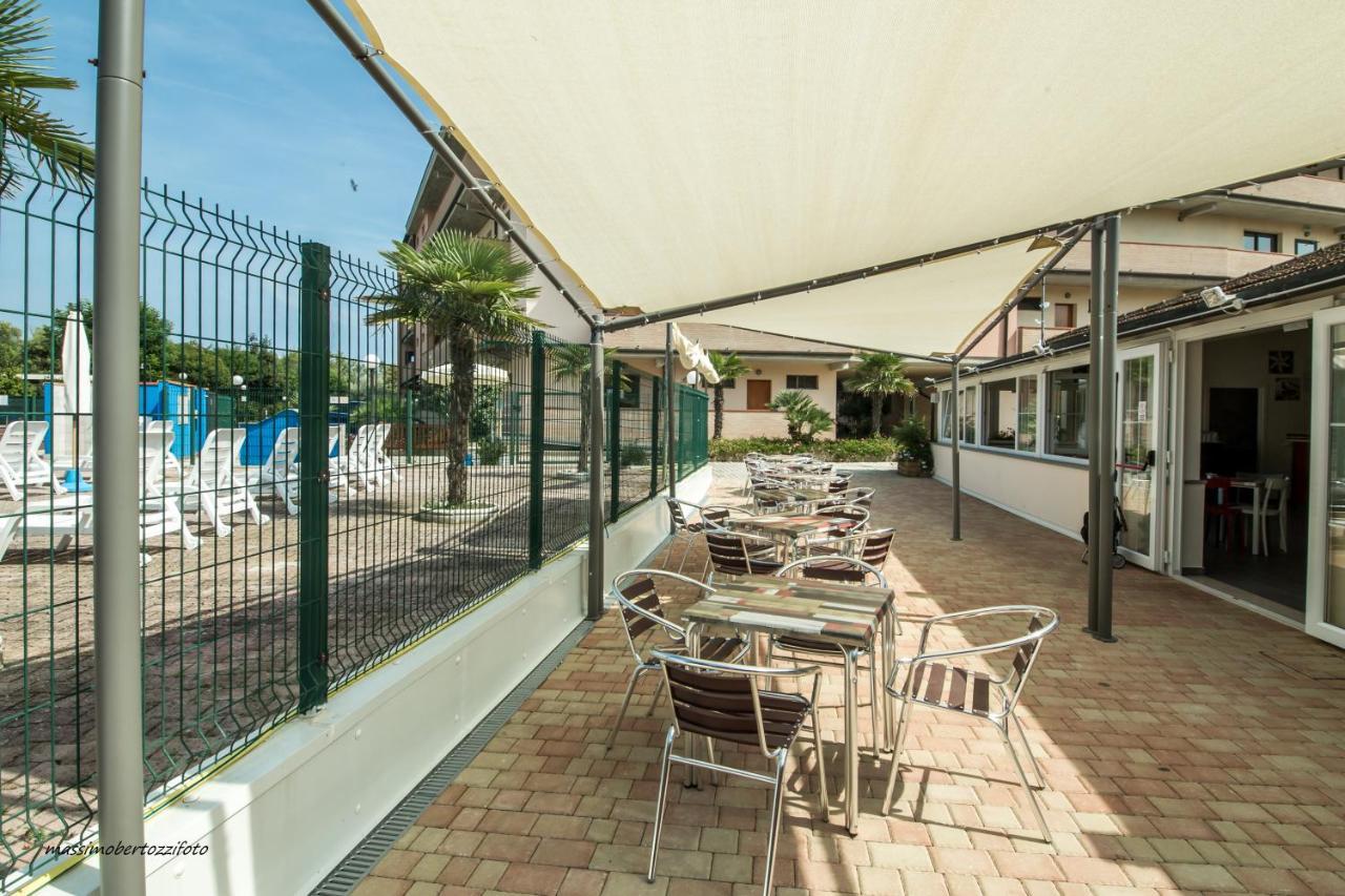 Aparthotel Costa Paradiso Lido Adriano Eksteriør billede